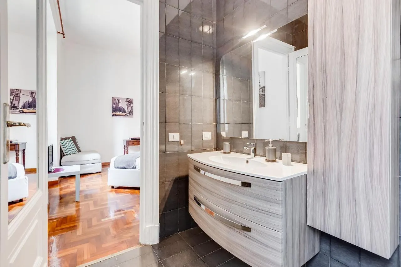 Large And Bright Apartment Amazing View Basilica San Giovanni In Laterano Rome Italy