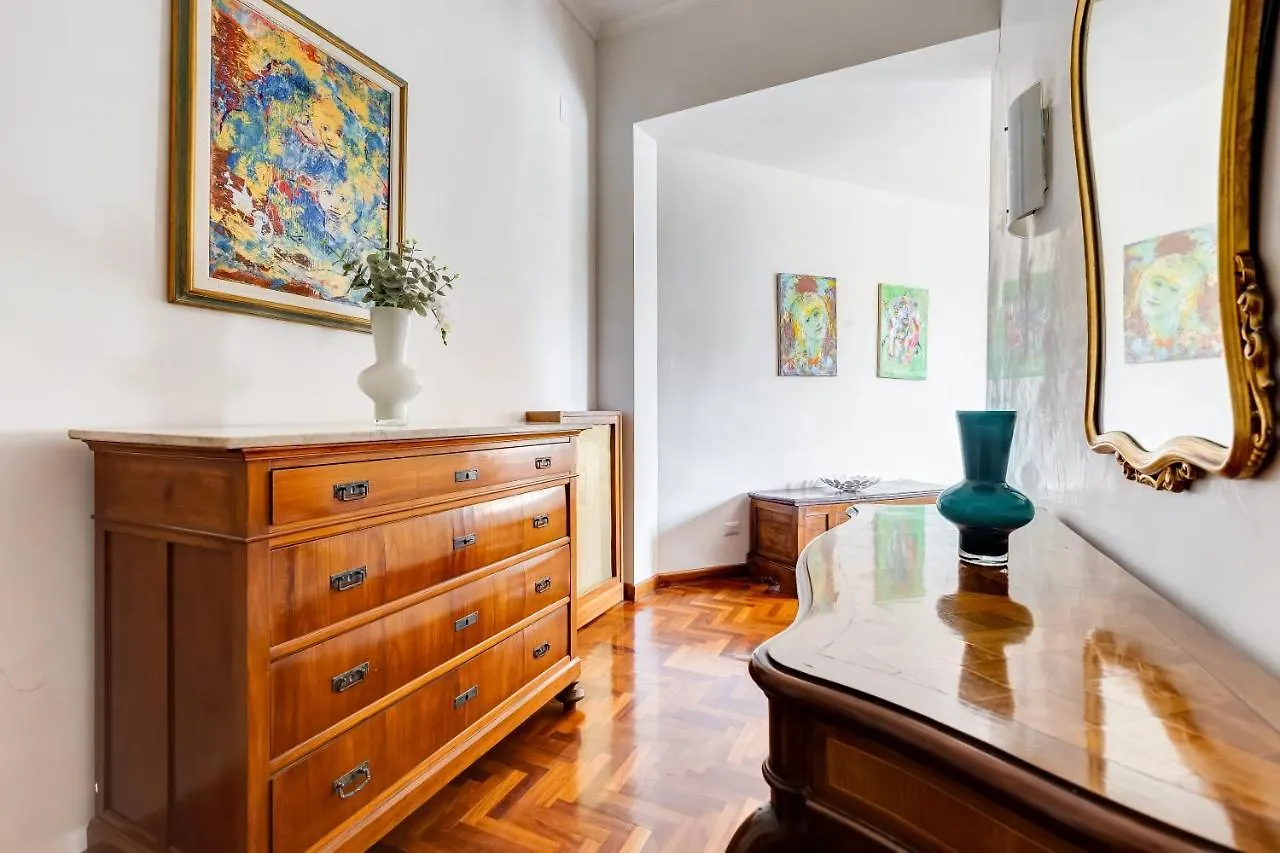 Large And Bright Apartment Amazing View Basilica San Giovanni In Laterano Rome Italy