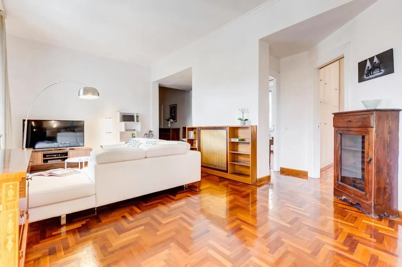 Large And Bright Apartment Amazing View Basilica San Giovanni In Laterano Rome Italy