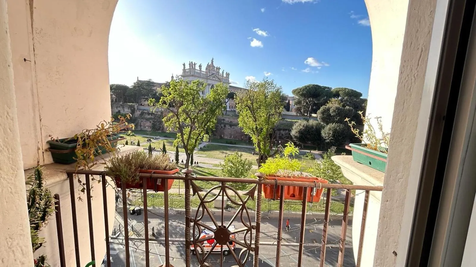 Large And Bright Apartment Amazing View Basilica San Giovanni In Laterano Rome