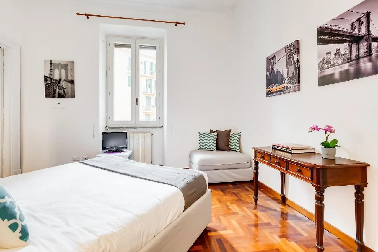 Large And Bright Apartment Amazing View Basilica San Giovanni In Laterano Řím