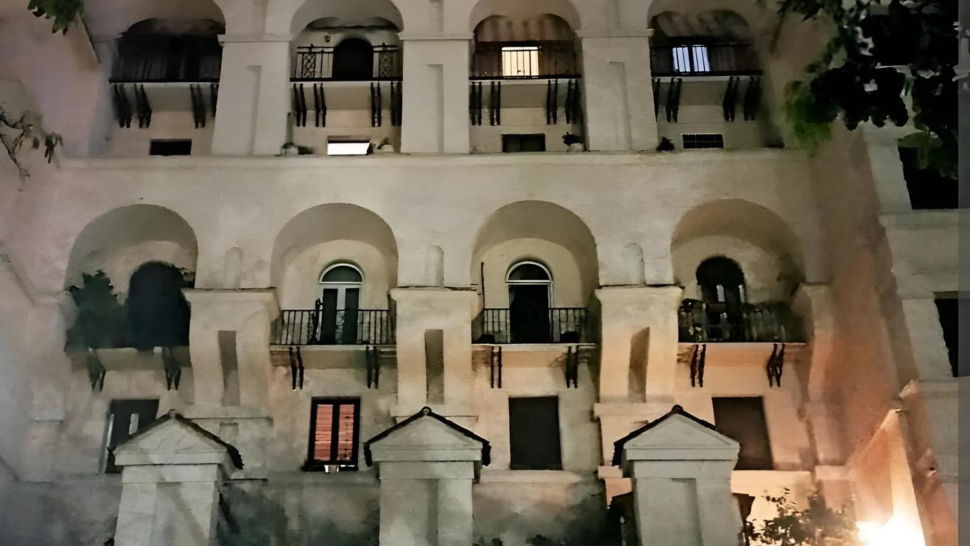 Large And Bright Apartment Amazing View Basilica San Giovanni In Laterano Rome 0*,