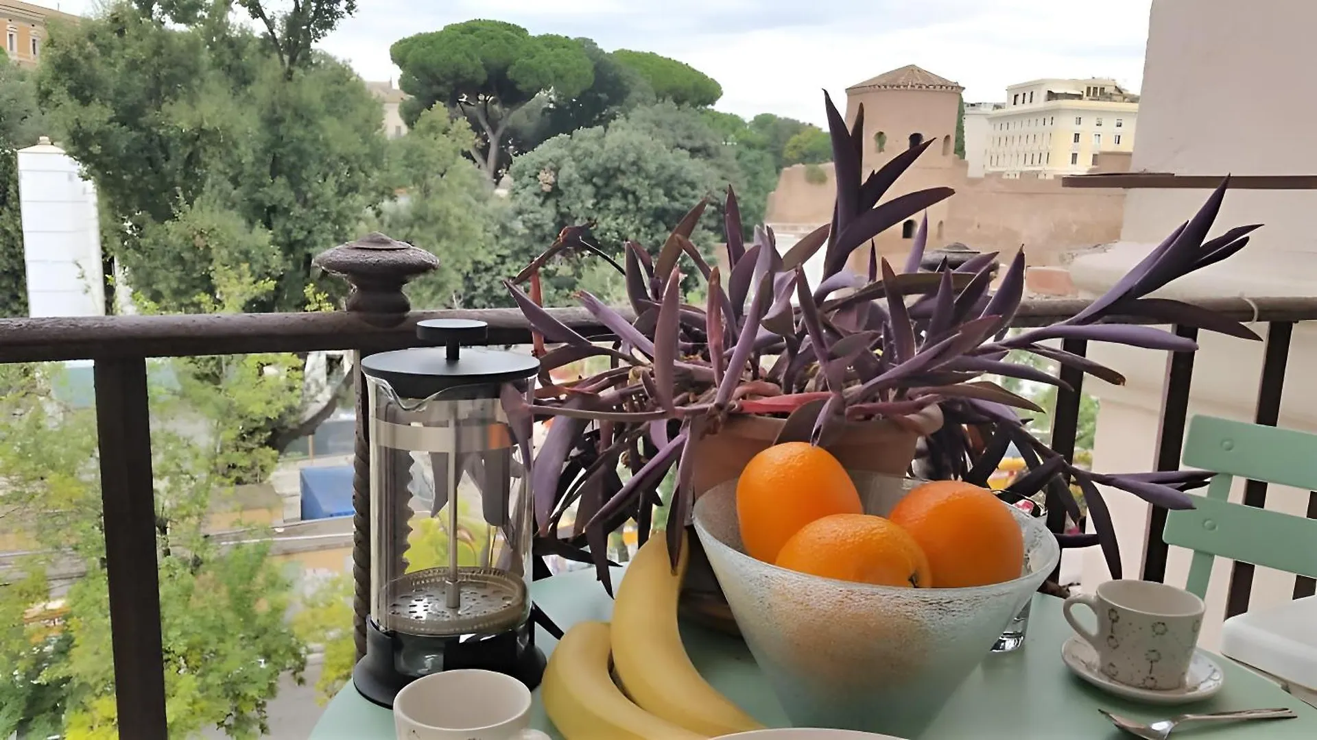Large And Bright Apartment Amazing View Basilica San Giovanni In Laterano Rome Italy